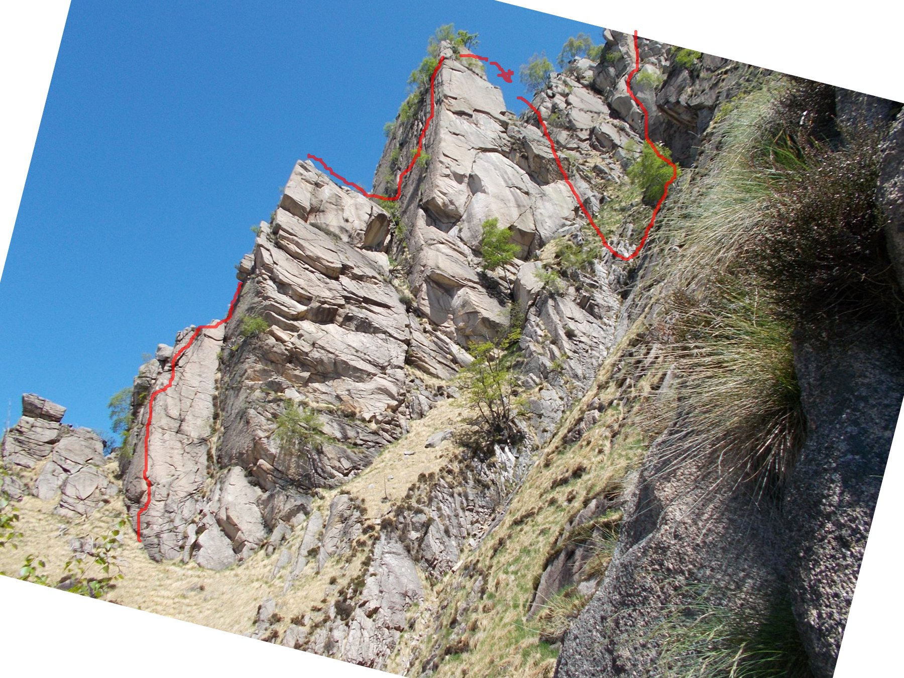 Foto rubata fatta da un itinerario vicino. Ma dove è stato possibile tracciare più o meno la via...