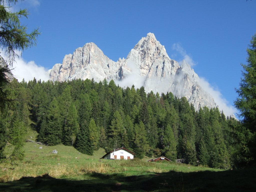 casera Aieron sotto il Cimon della Froppa
