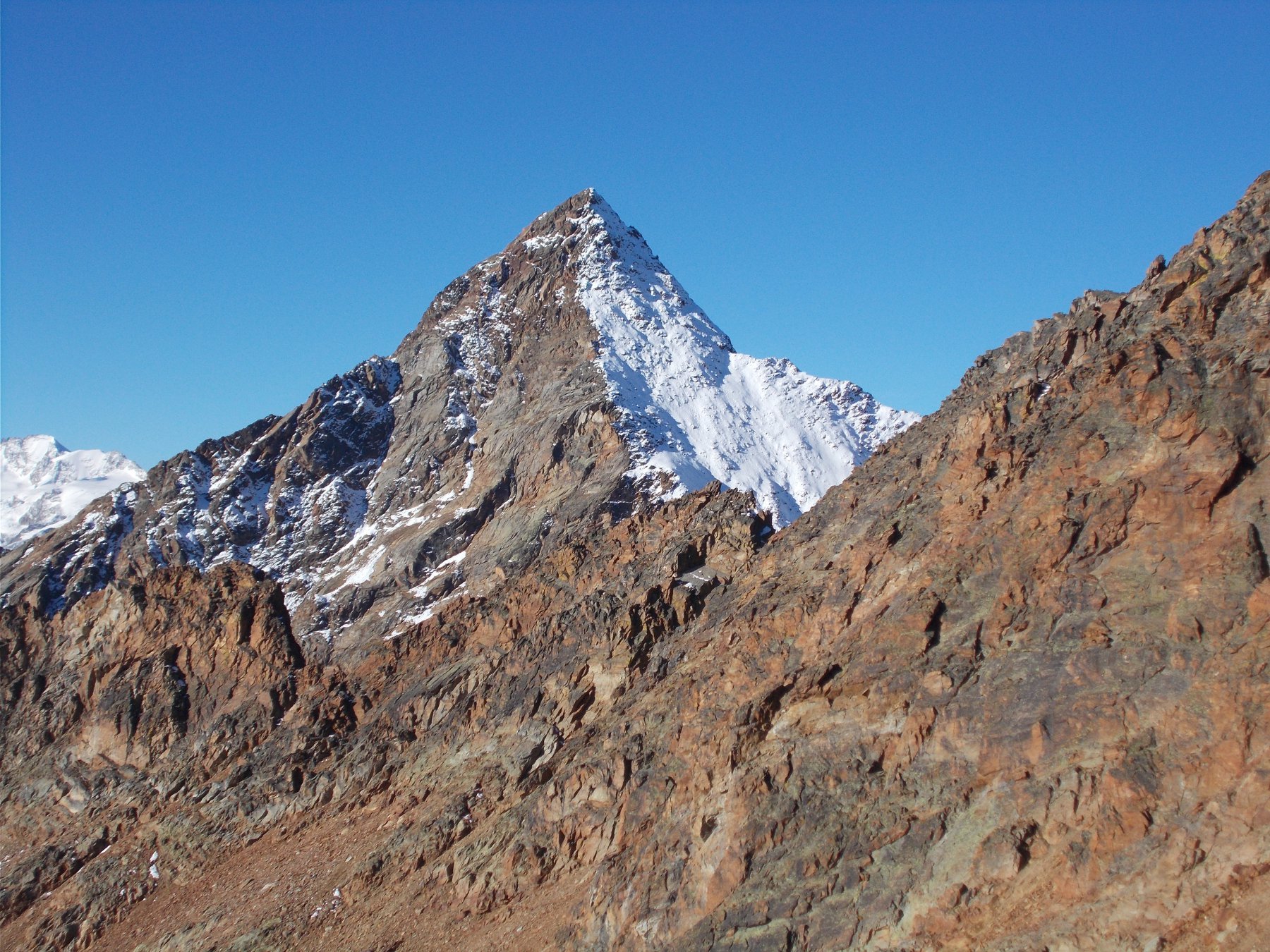 la Garin bella bianca..dalla cresta sud est alla P di Laures..