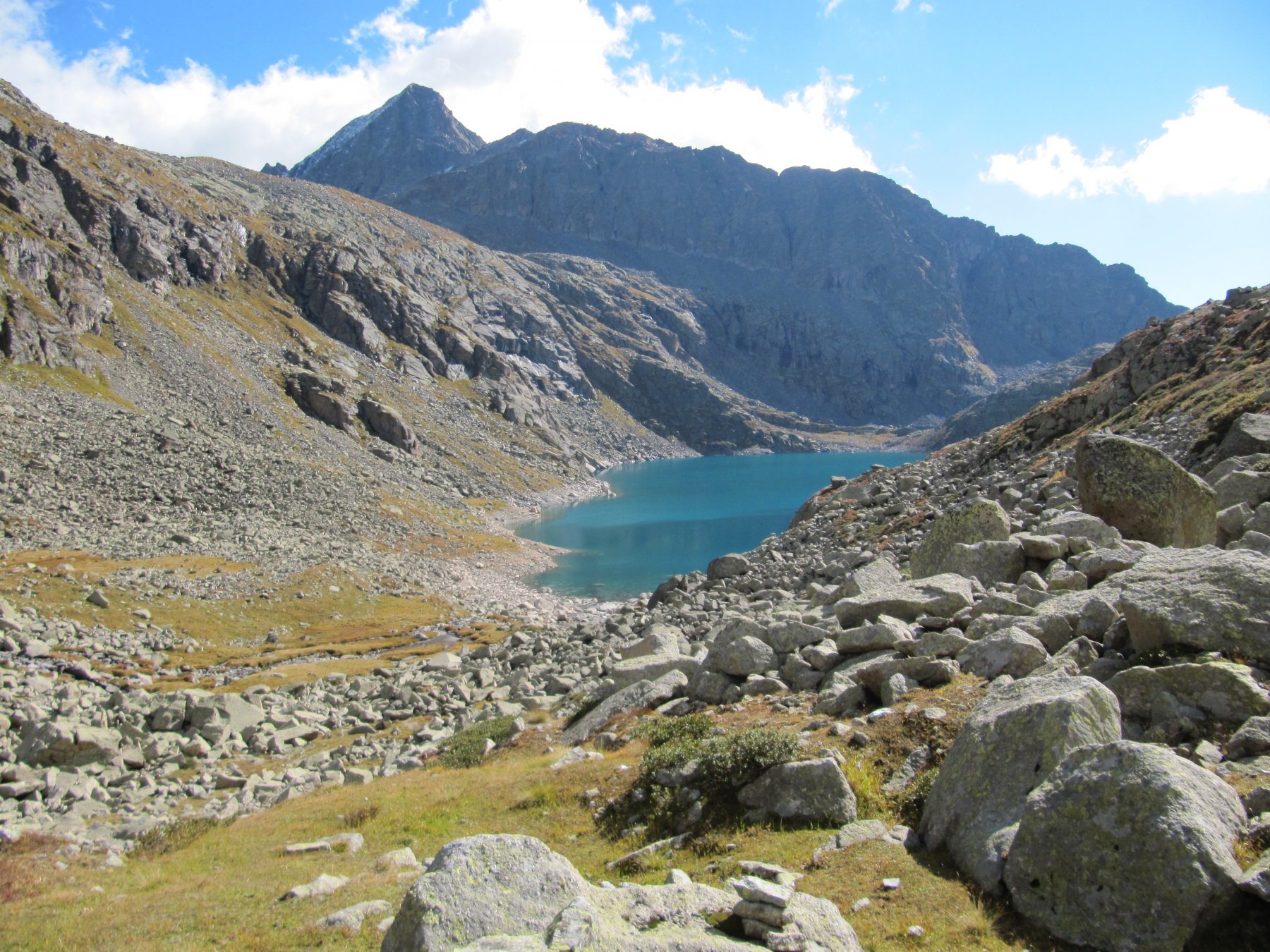 Lago di Valsoera con Moncimour in secondo piano