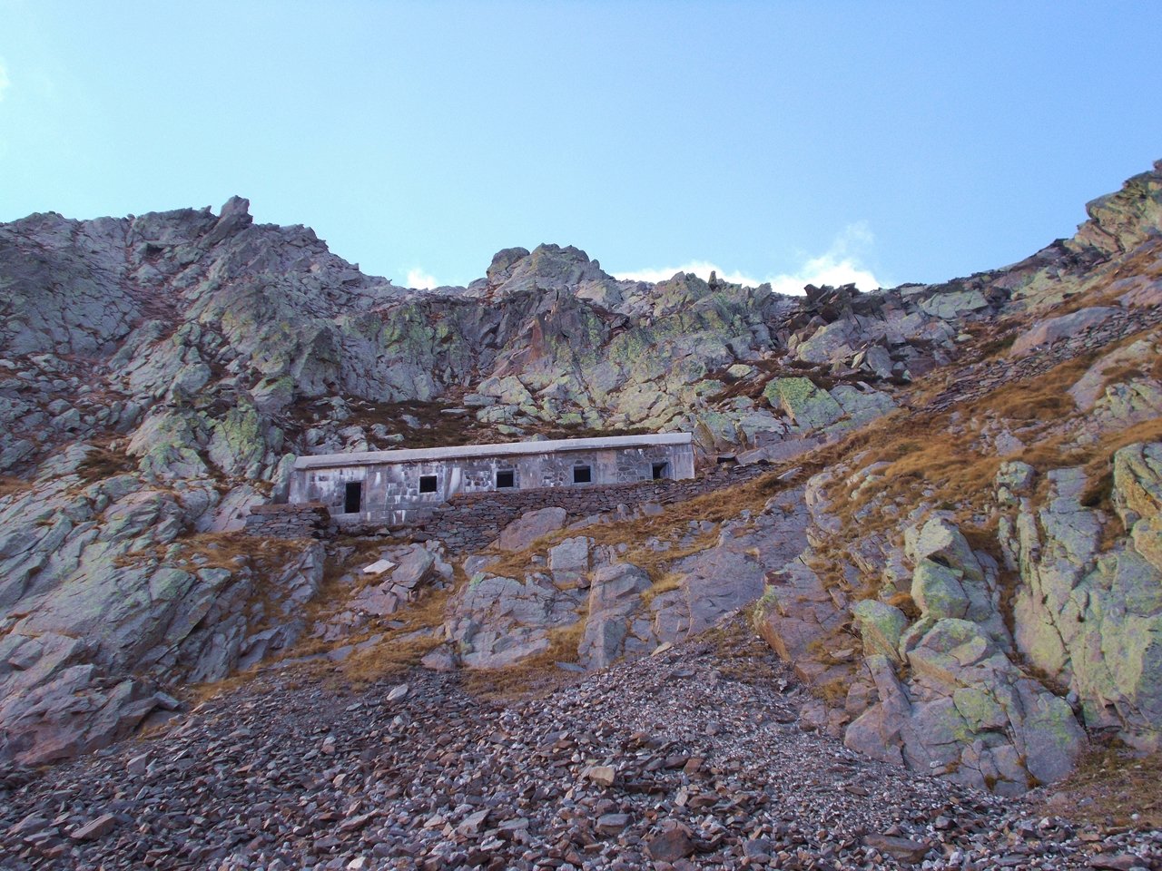 la casermetta sotto il Passo Barbacana