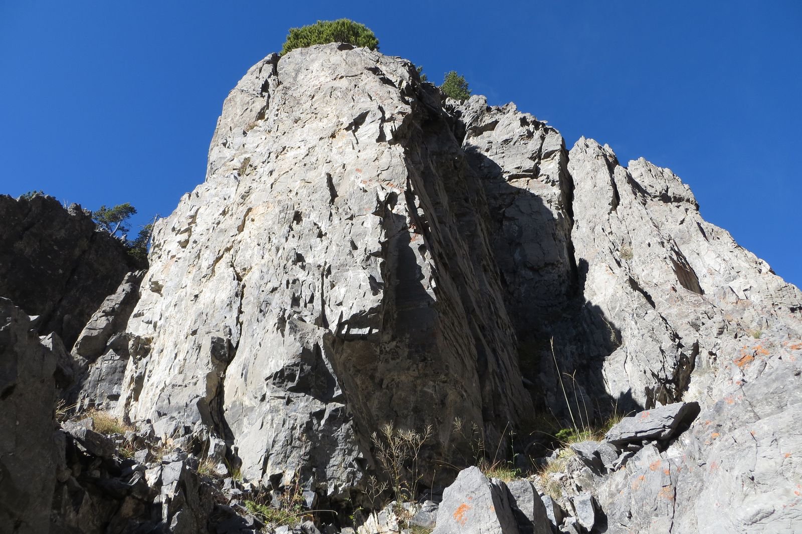al centro lo spigolo seguito per superare il primo salto
