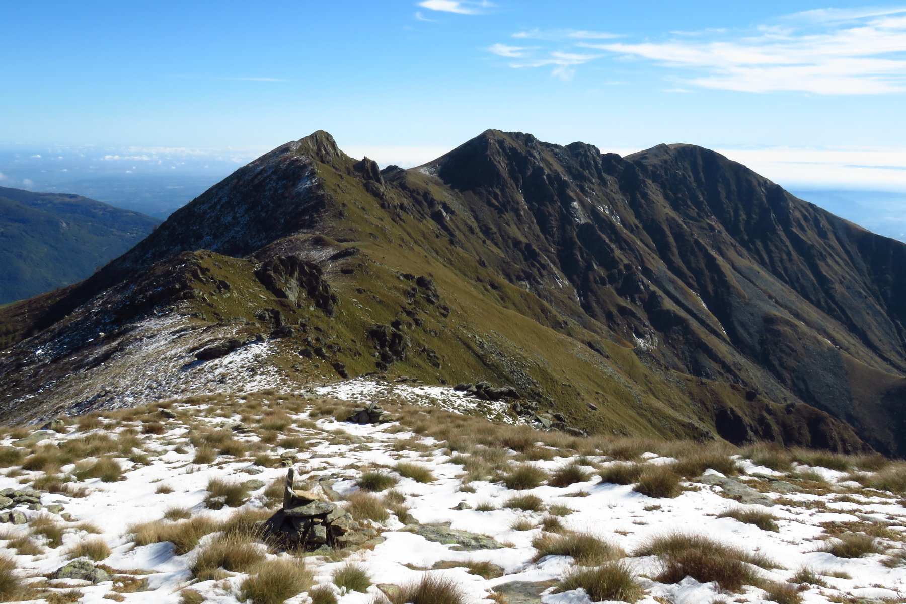 Cima Biolley a sinistra e Monte Gregorio a destra dalla cresta