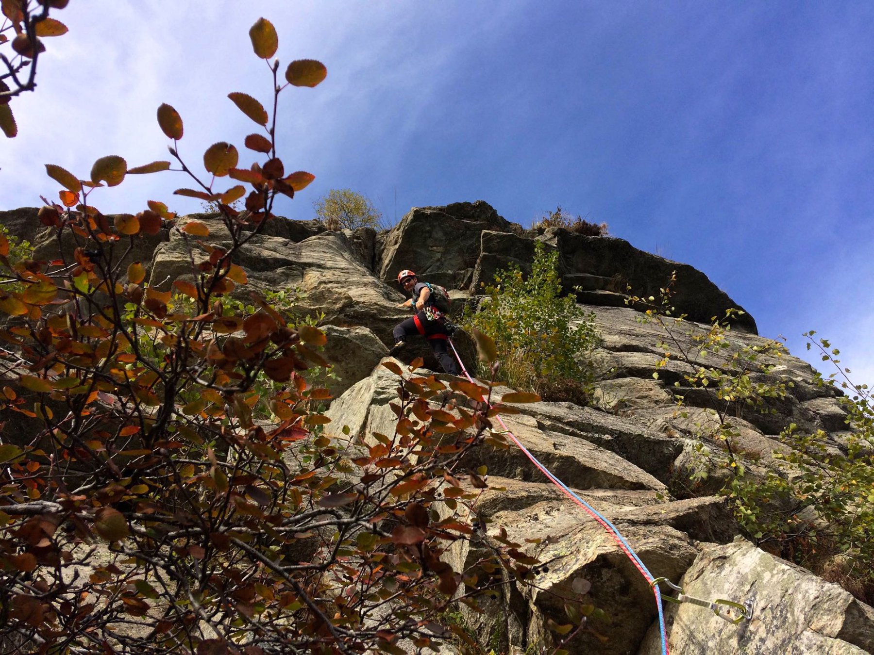 Sul breve ma facile strapiombo di L4