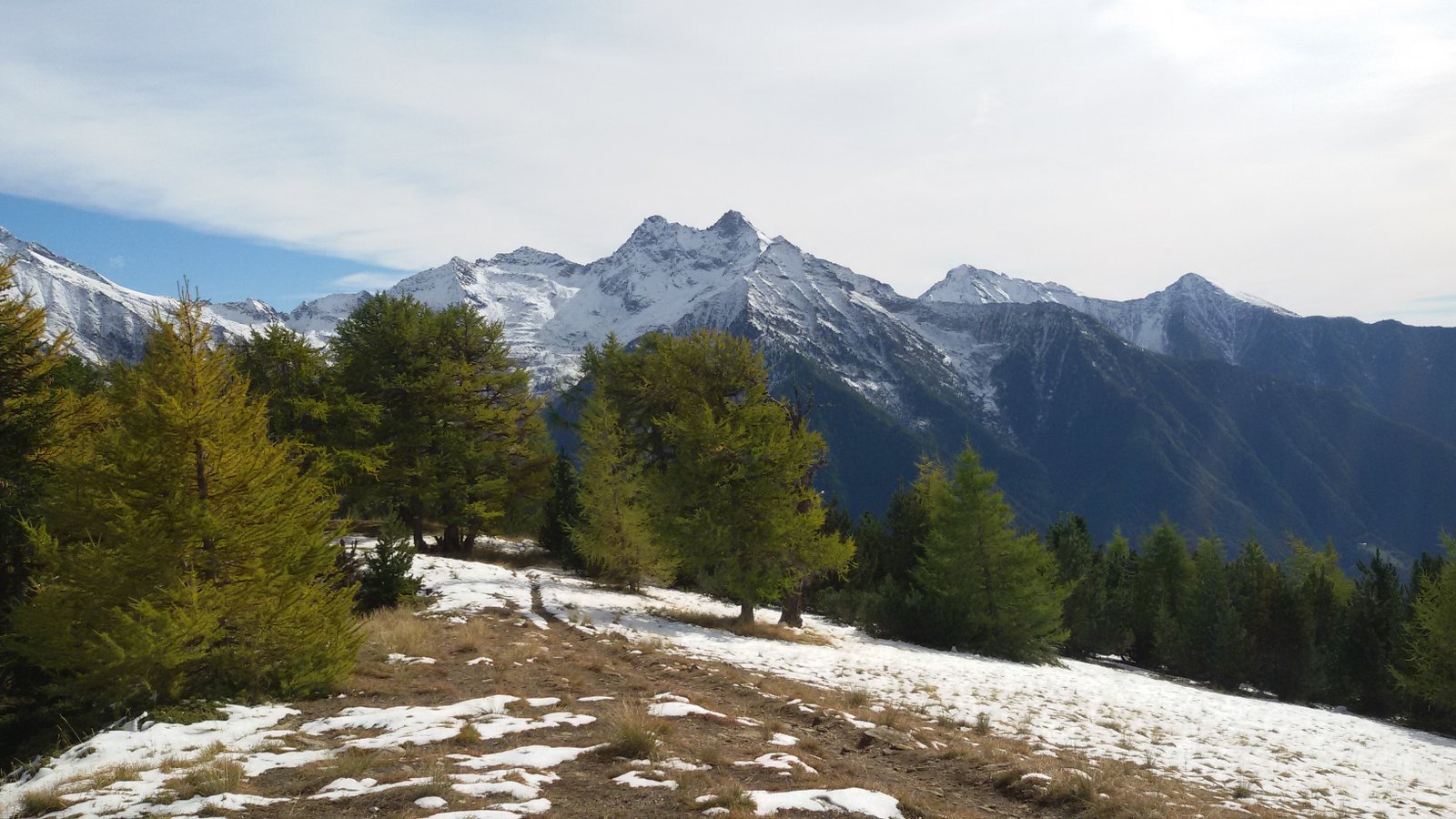 Dalla cima verso le Dame di Challand 