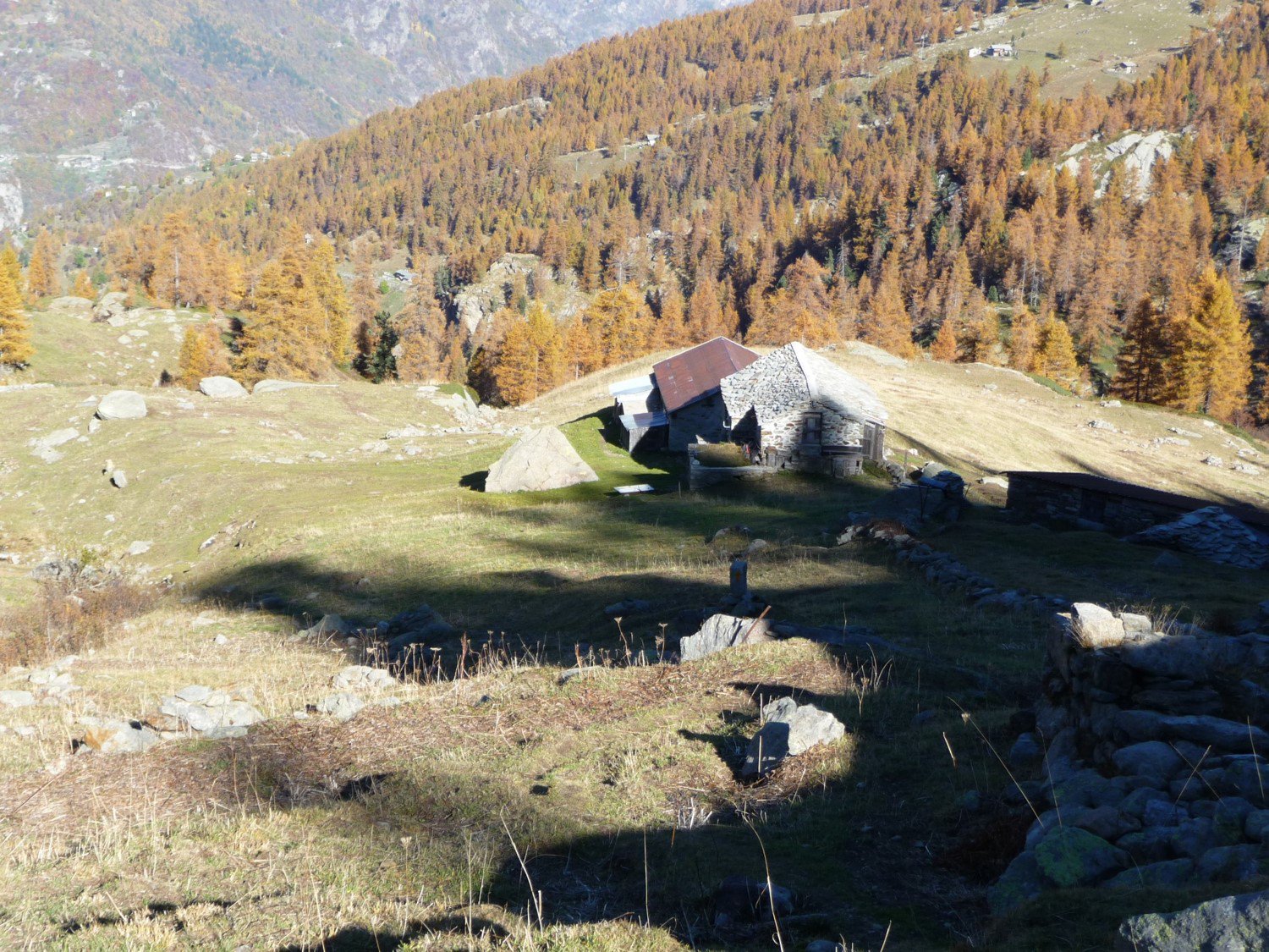 alpeggi sotto il Colle Giassit