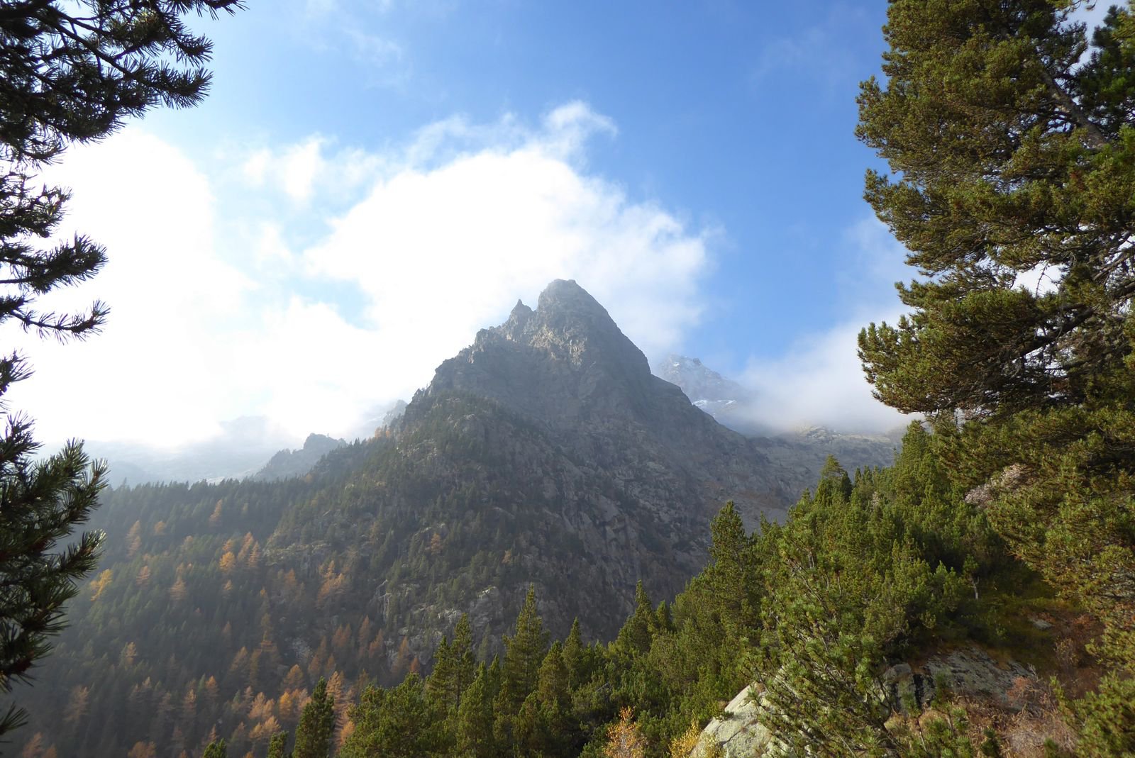 il bec visto da Nord durante l'avvicinamento