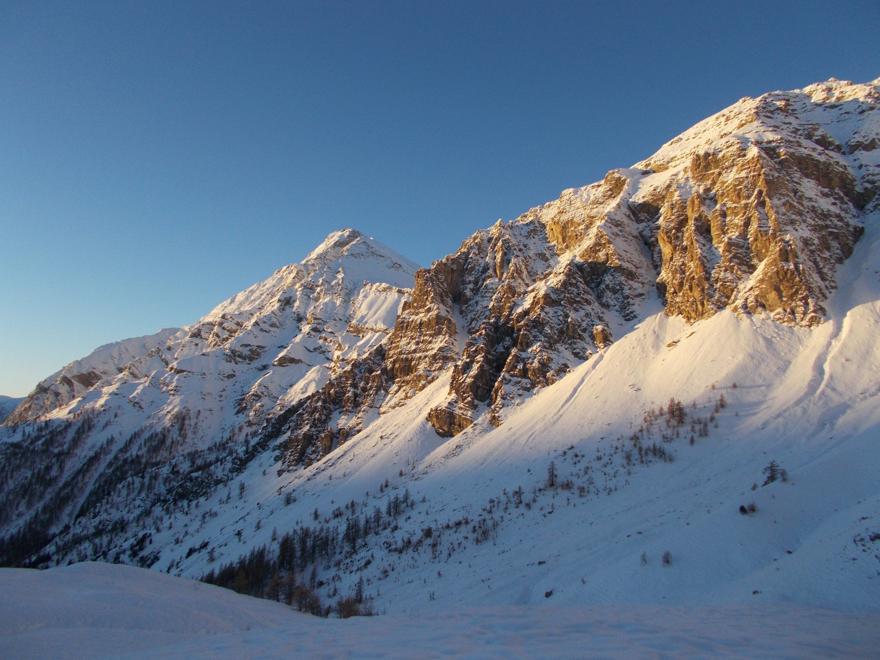 alba gelida scintillante di luce ..sullo Chaberton..
