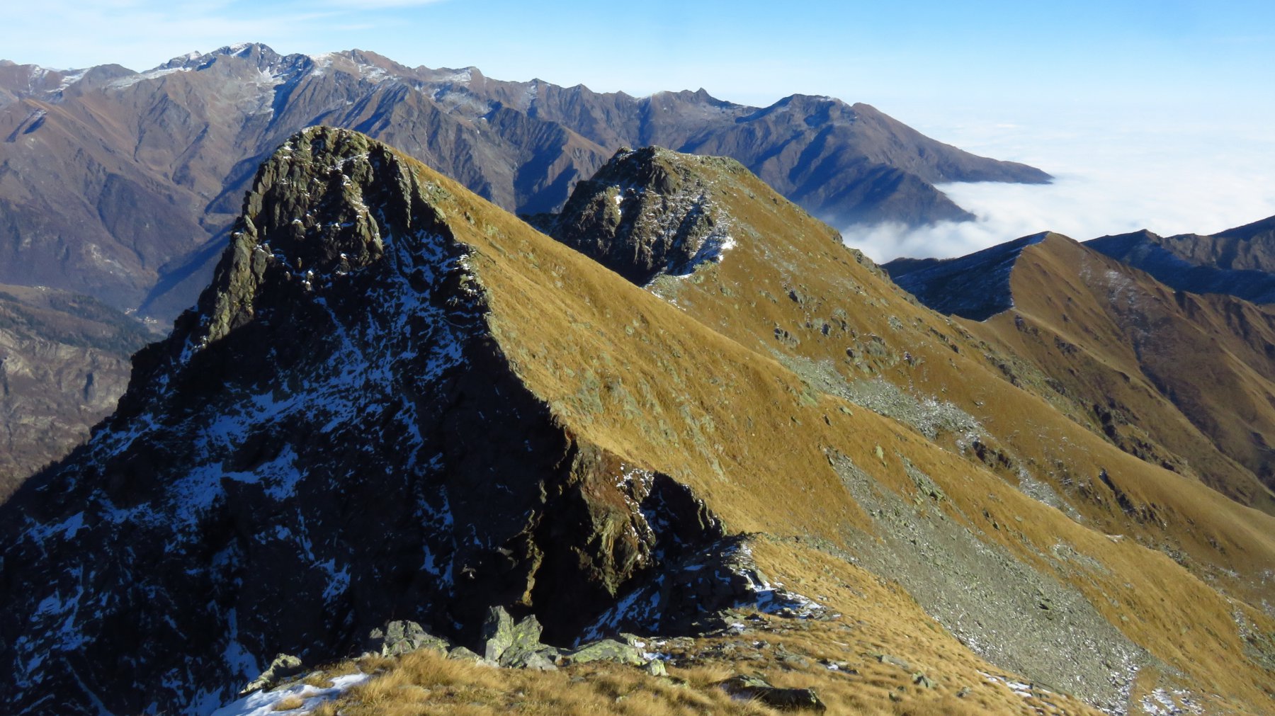In discesa alla Bocchetta di Manda