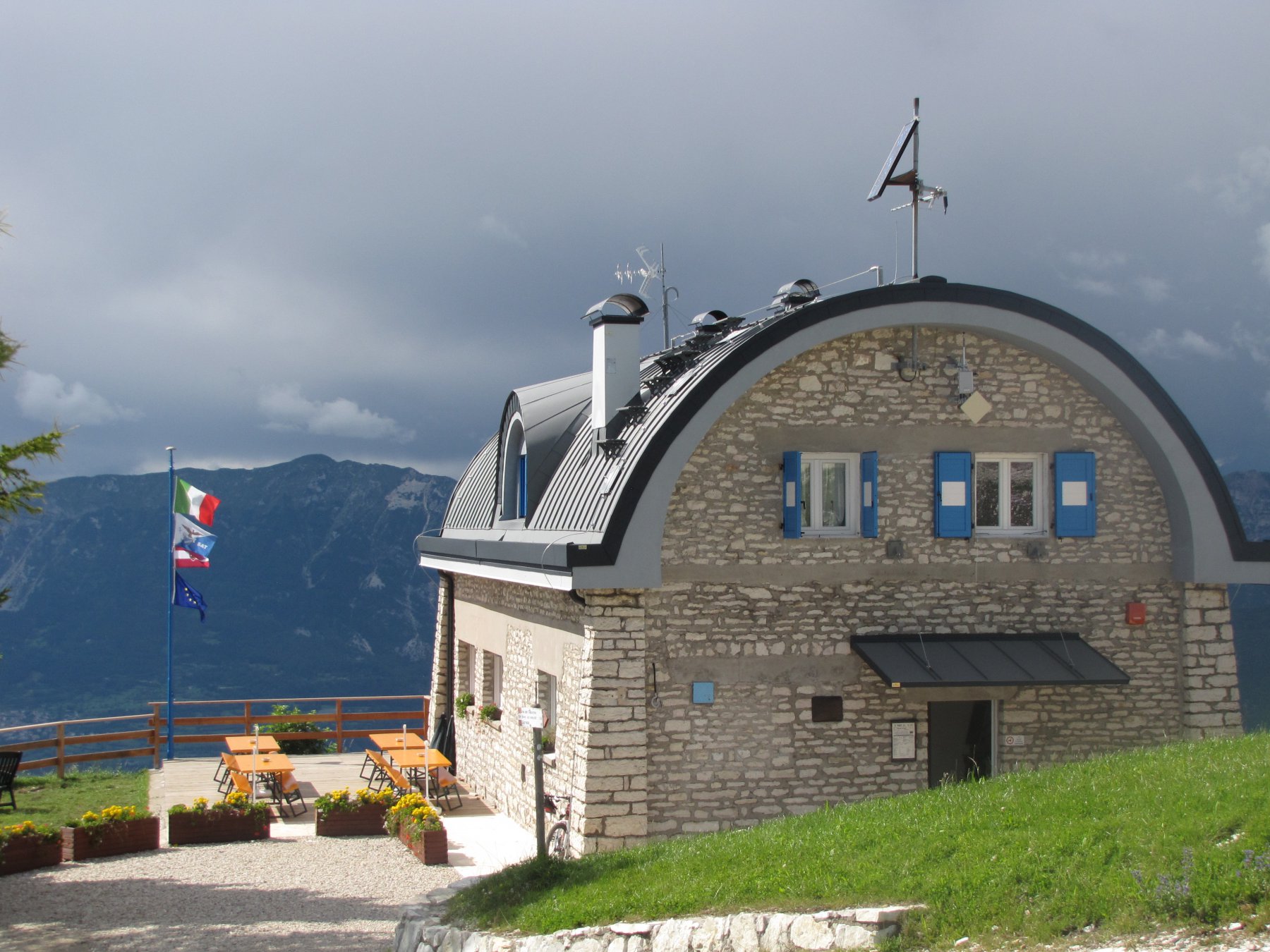 Il Rifugio F.lli Filzi - Monte Finonchio (1603 m)
