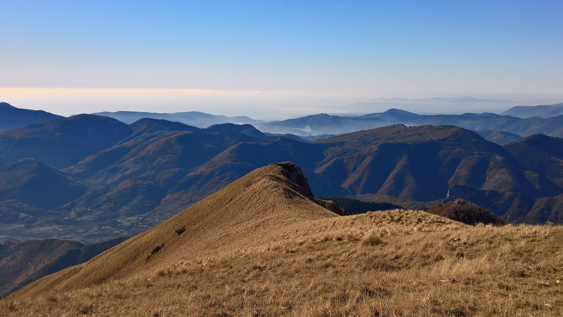 ancora uno sguardo al golfo di Nizza prima di scendere