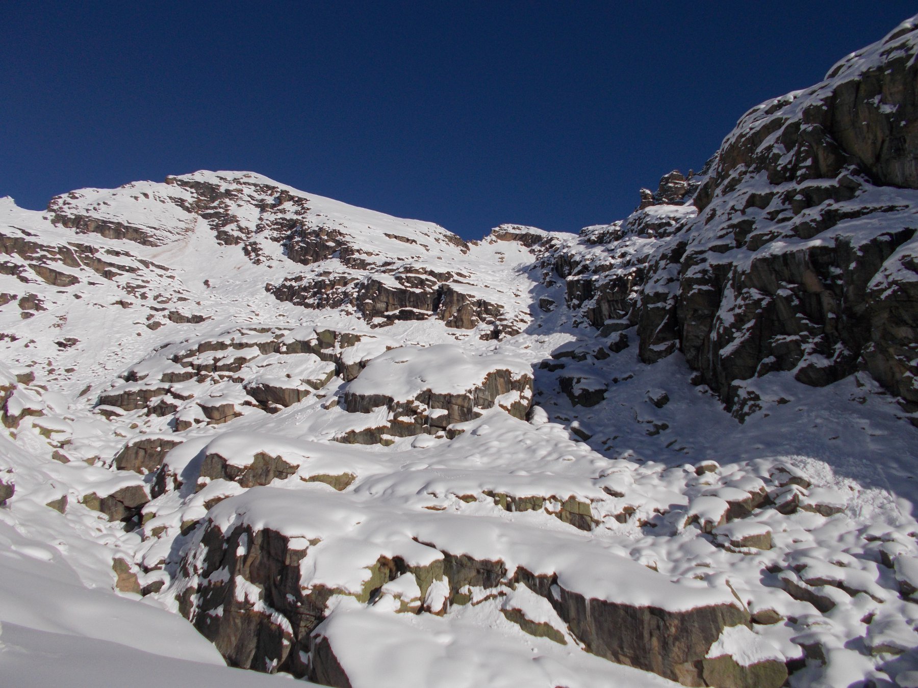 al centro il canale da risalire..