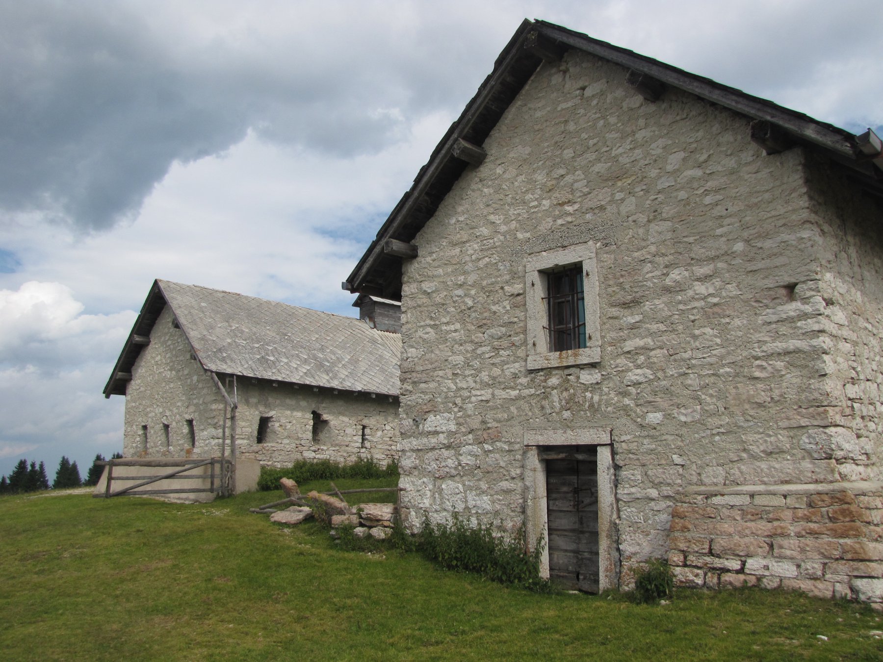 Malga Pioverna alta (1750 m)
