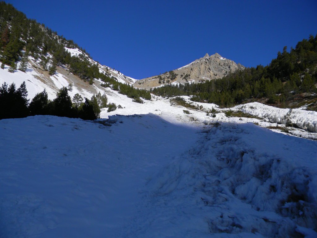 valloncello di reisalita ortogonale alla strada militare, in alto a dx la G.Mezzodì