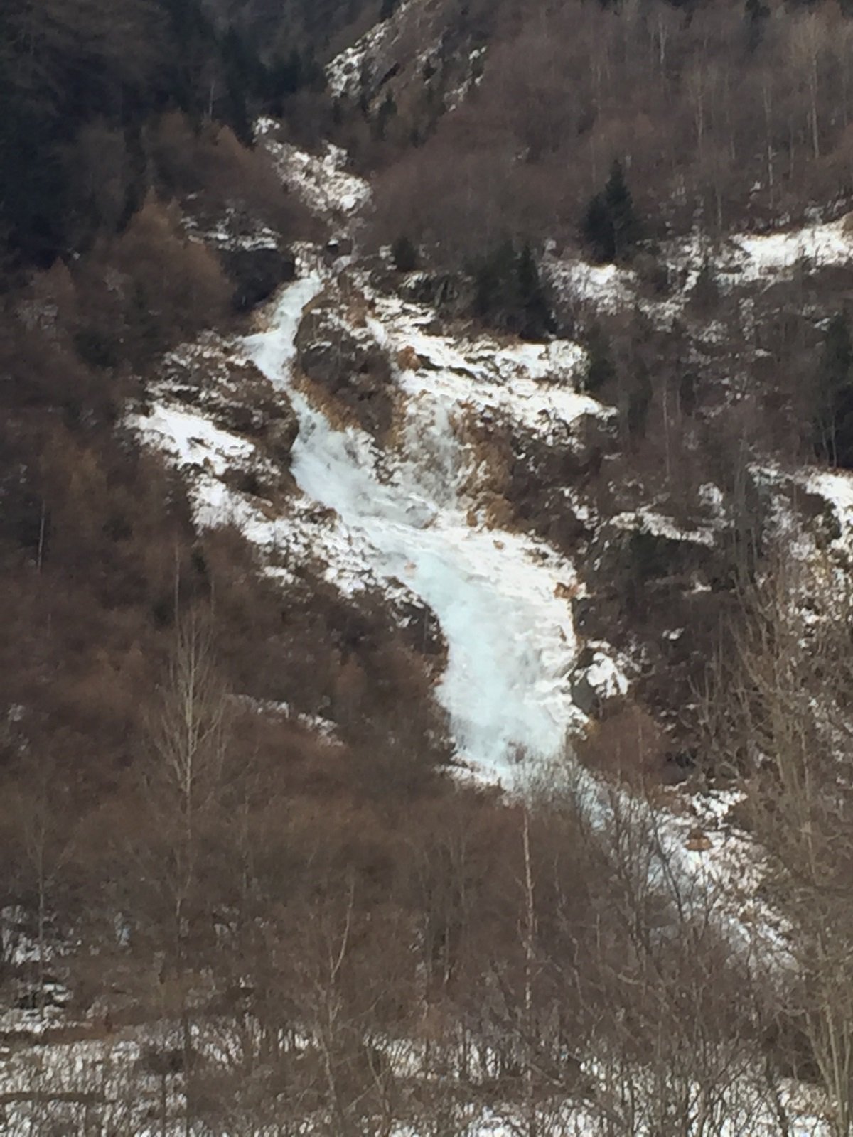 la cascata vista dalla strada