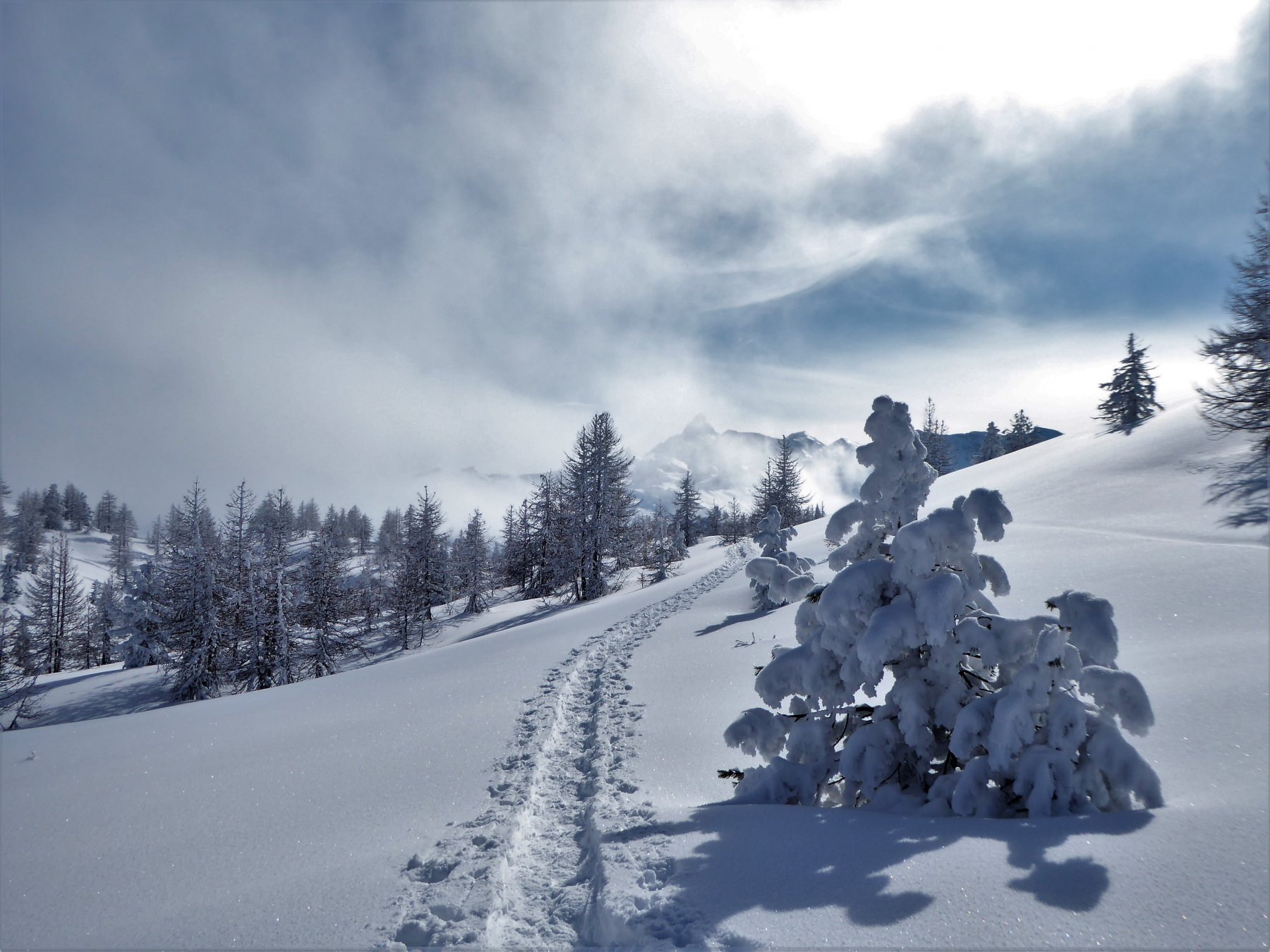 in discesa, procedendo verso il Pic de Rochebrune
