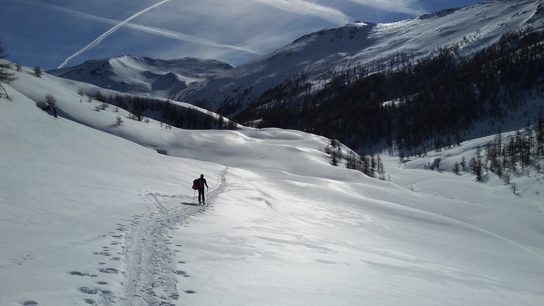 Finalmente la valle si allarga, al centro la nostra meta