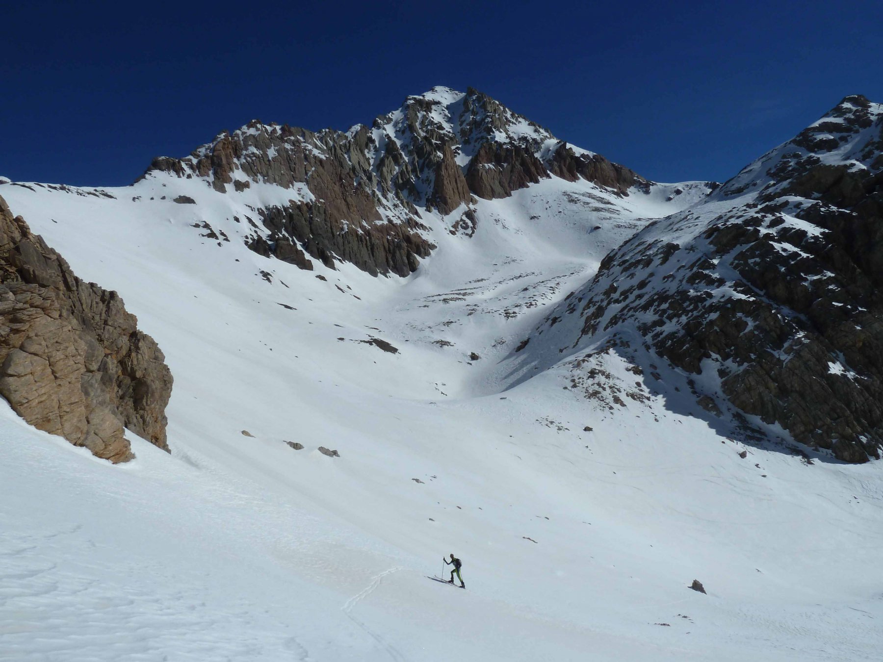 salendo al col des Houerts ,alle spalle il Pic de Panestrel