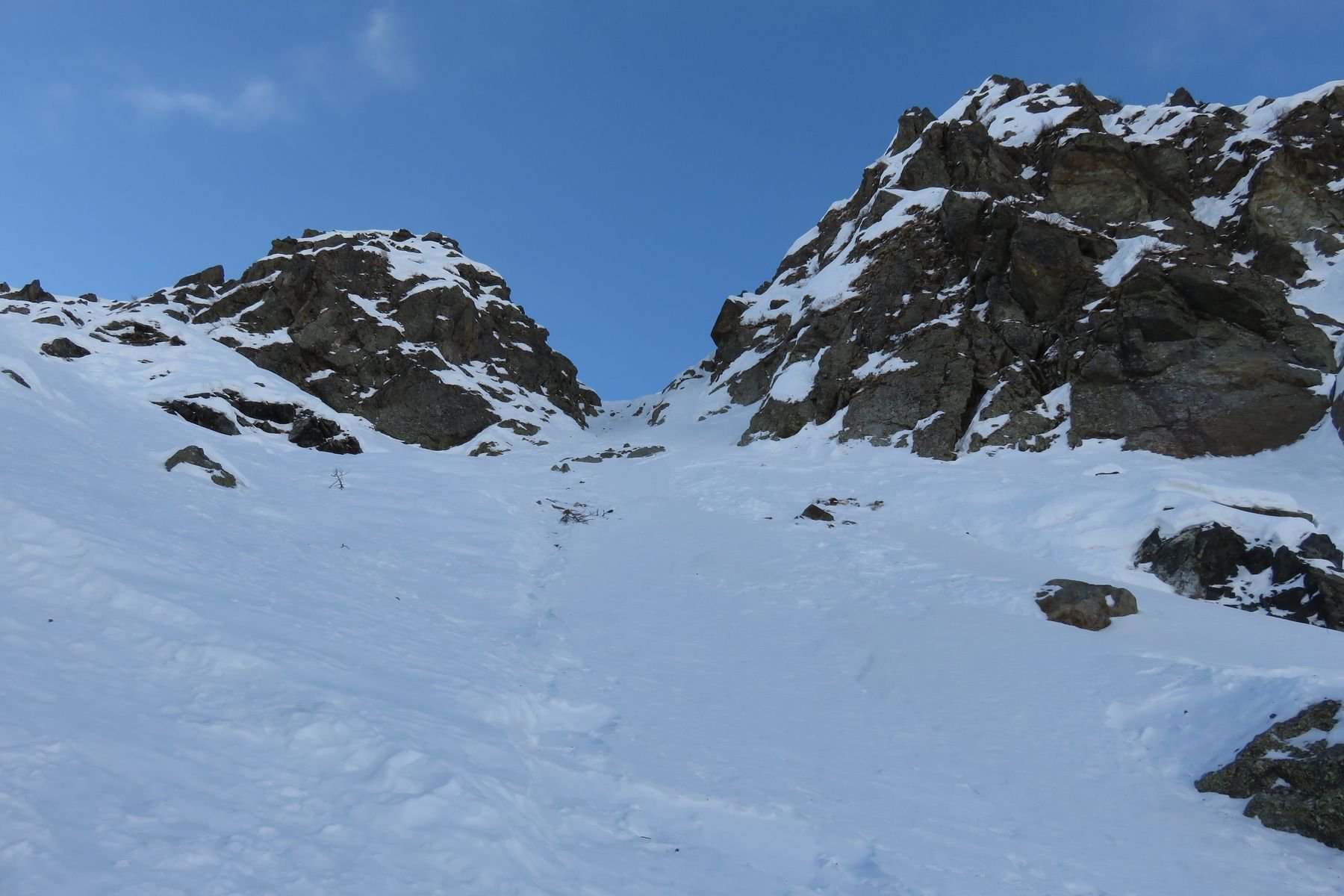 nel canale uno sguardo verso l'alto e la parte stretta finale