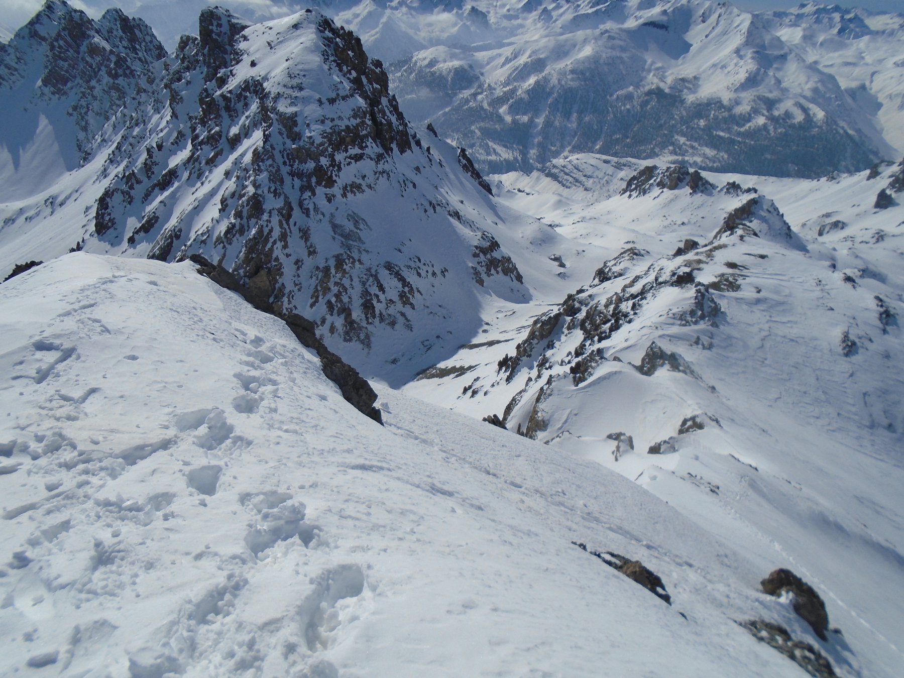 Dalla vetta verso P.Vanclava; a sx Colle e Monte Scaletta