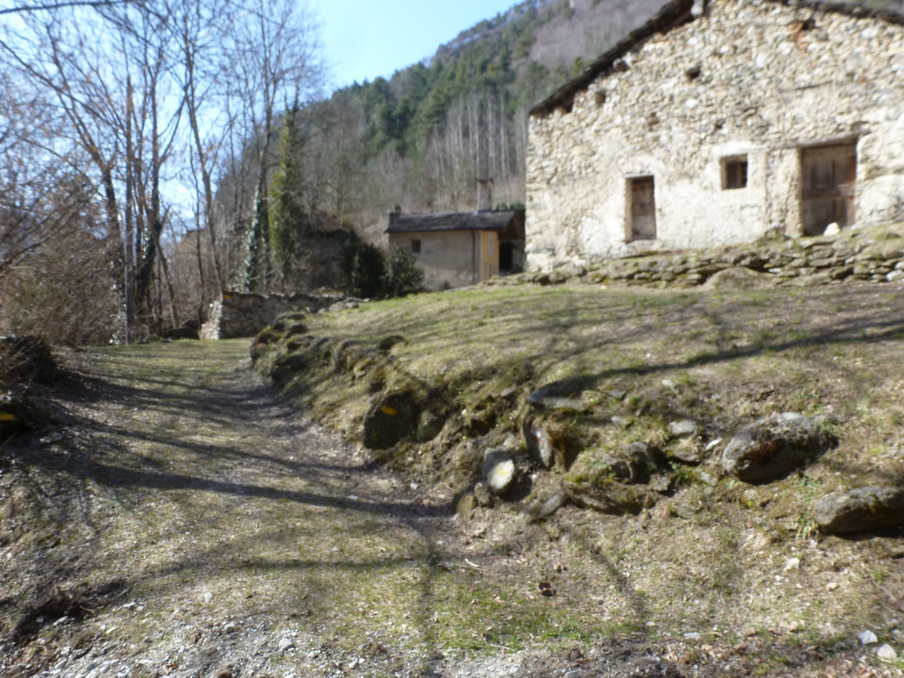 qui inizia il sentiero per centenero