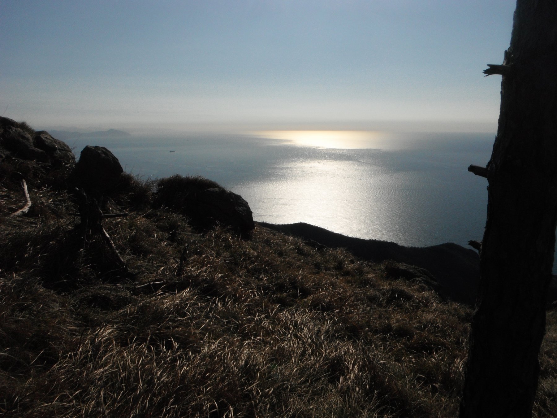 Il Mar Ligure salendo verso il Riparo Belliventi