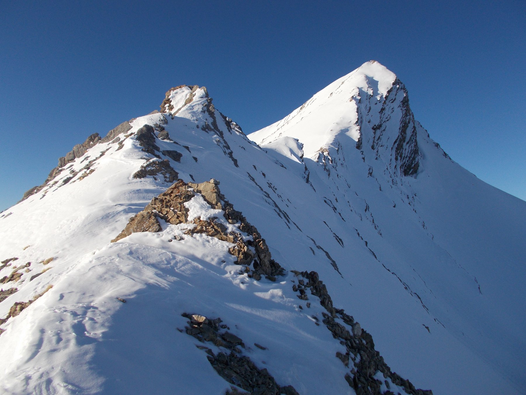 la magnifica pointe de Serre ecco che dal colle appare con linee perfette..
