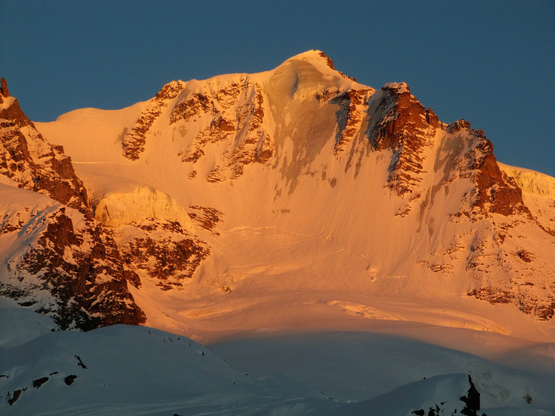 Tramonto sulla nord ghiacciatissima del Granpa