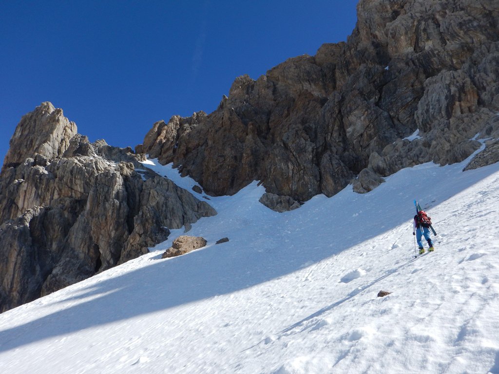 L' imbocco della cengia ascendente.