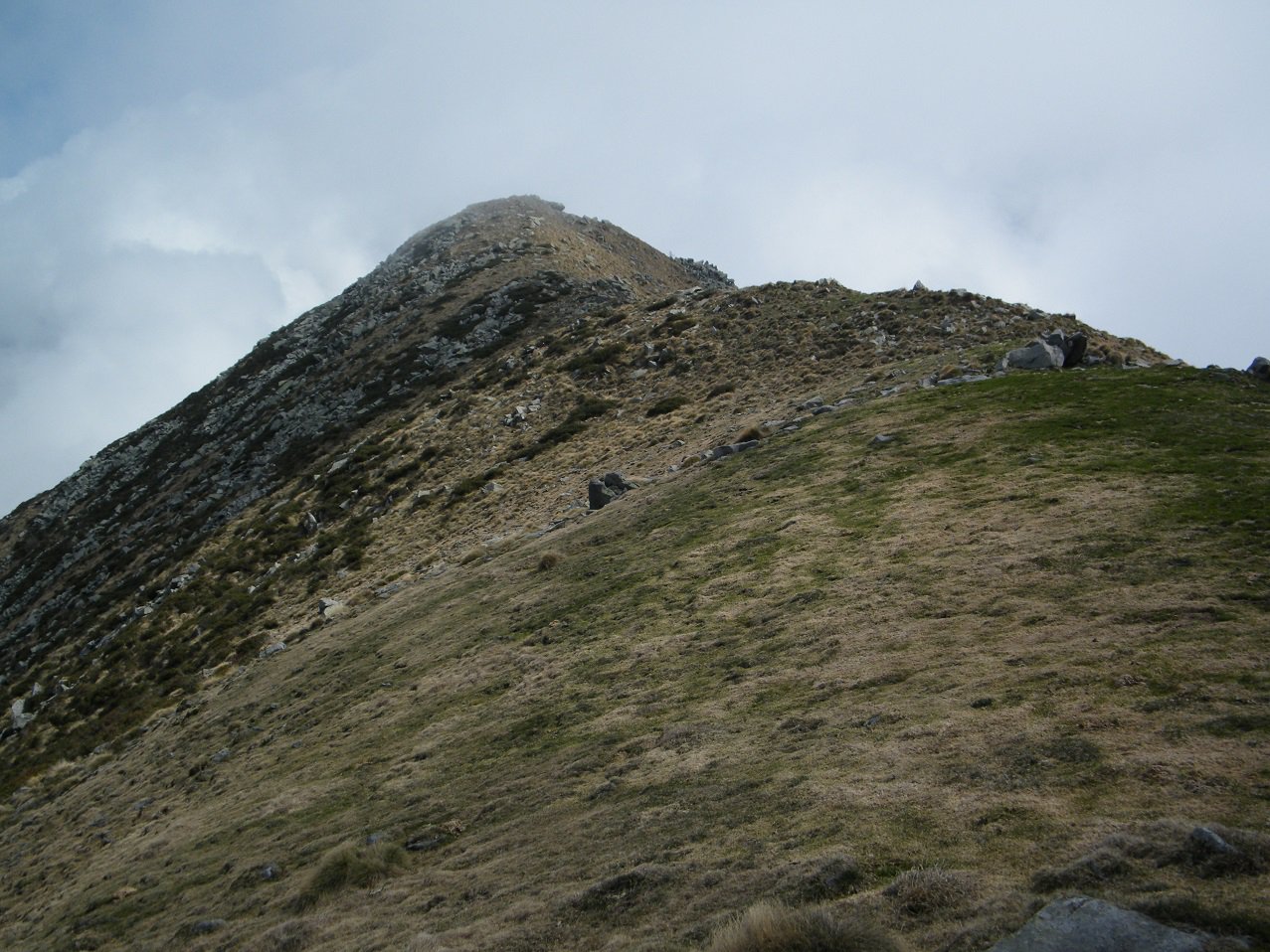 La vetta e la dorsale sommitale del M.te Mazzaro