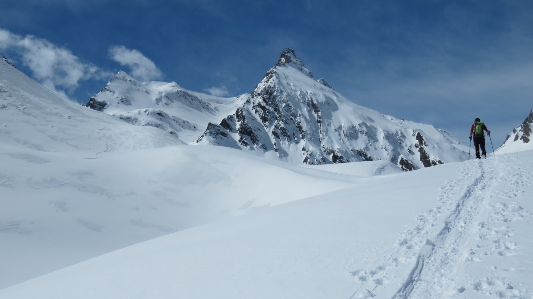 si inizia a vedere la nostra meta, in alto a sinistra