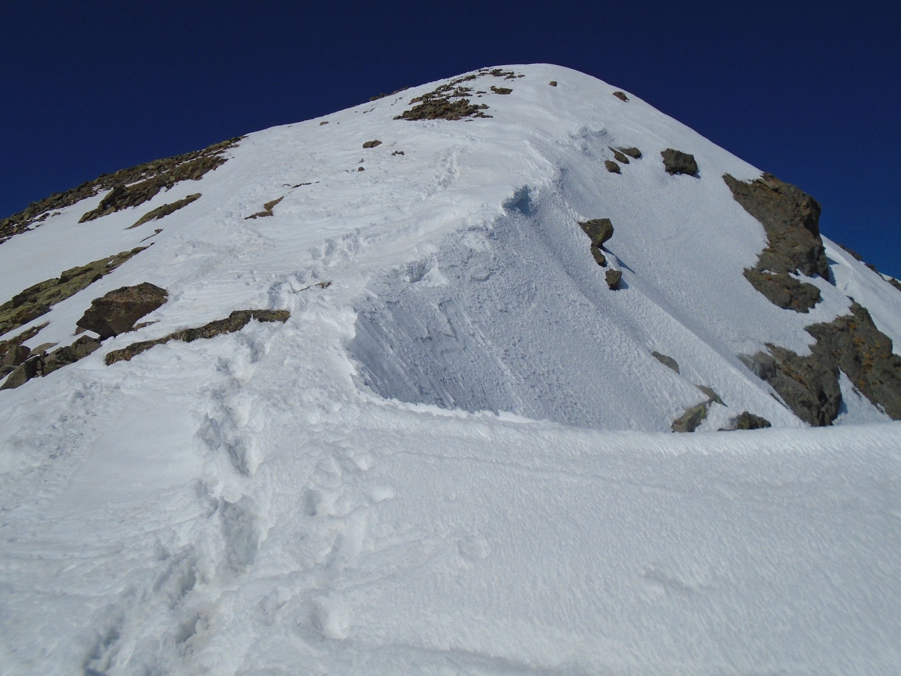 Pendio sommitale in discesa