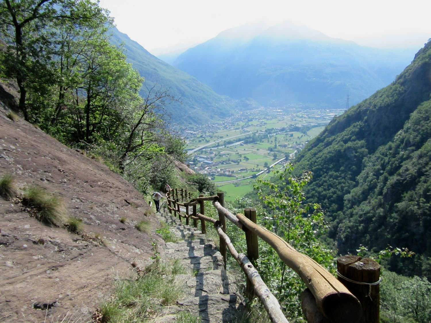 Panorama salendo sulla mulattiera scalinata