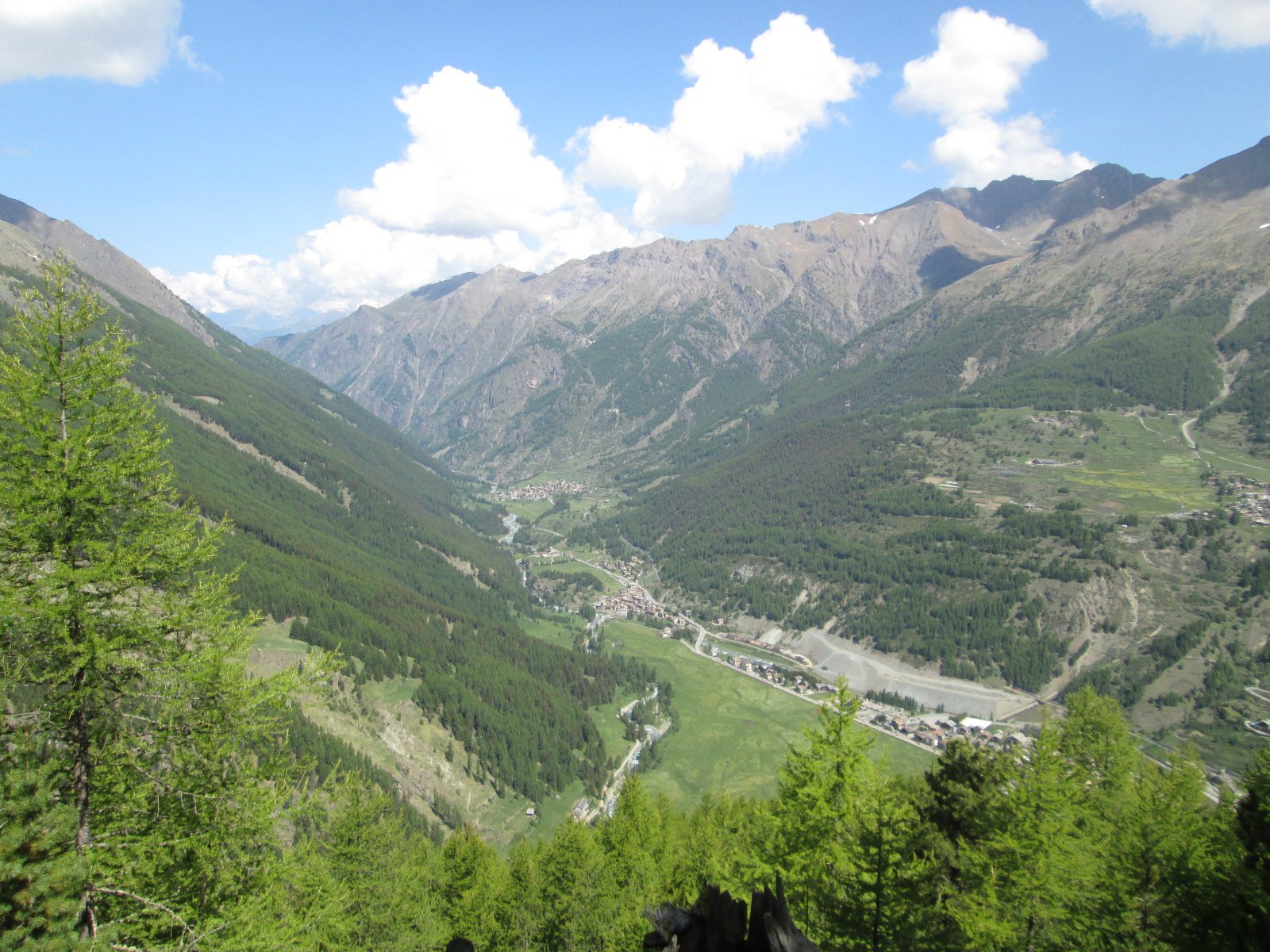 panorama su Cogne lungo la salita