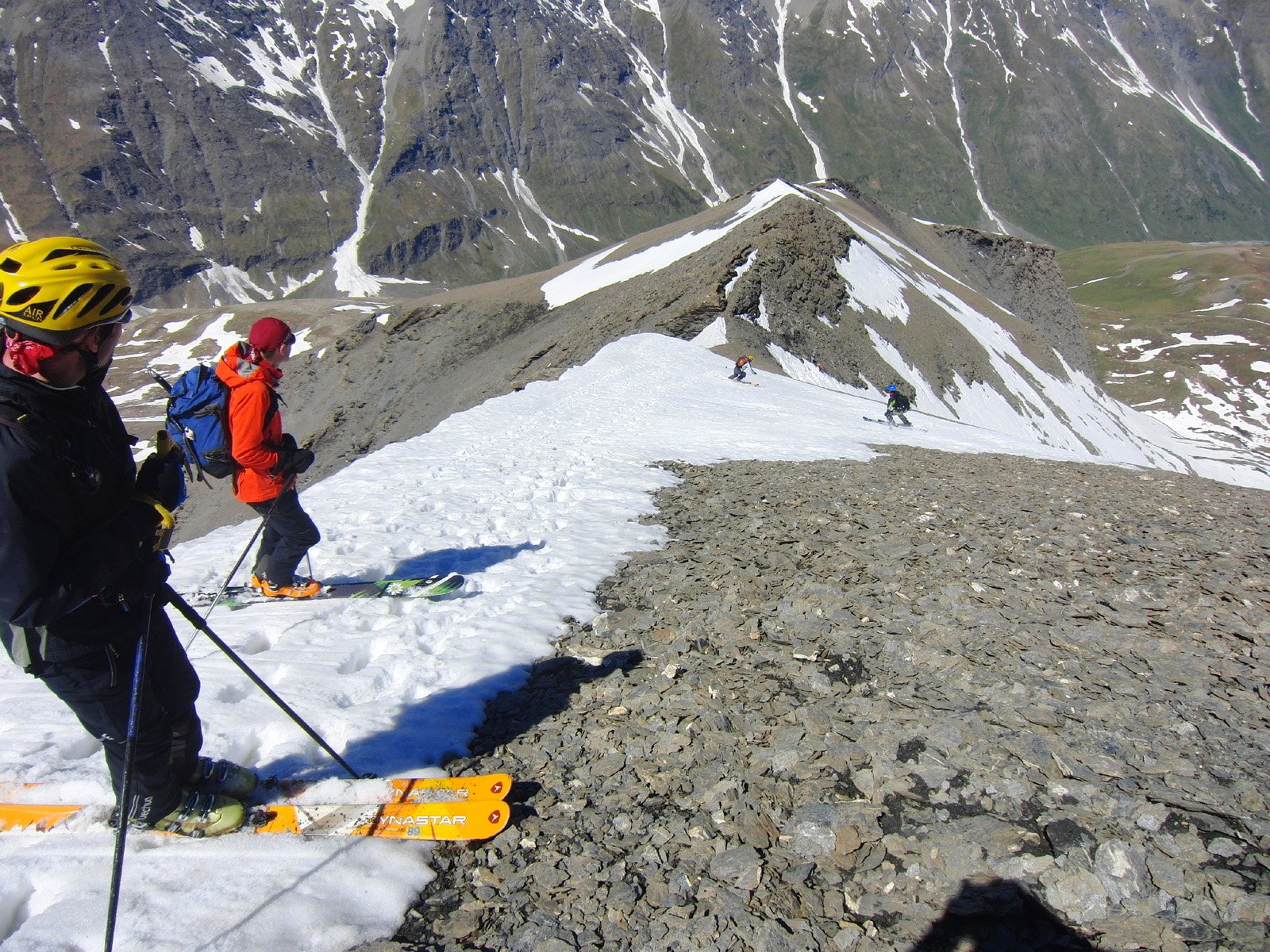 In attesa del proprio turno per scendere al colletto
