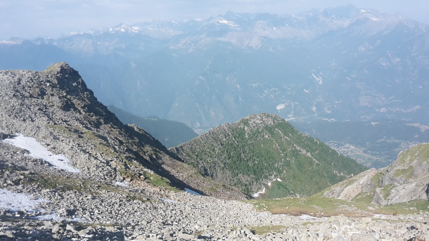 Salendo al colle tra Becca di Mortens e Becca Torchè