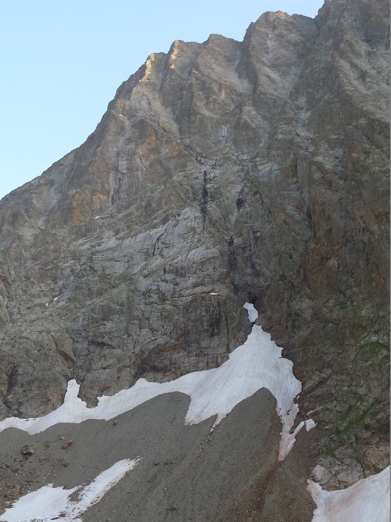 L'imponente parete nord-est del Monte Stella