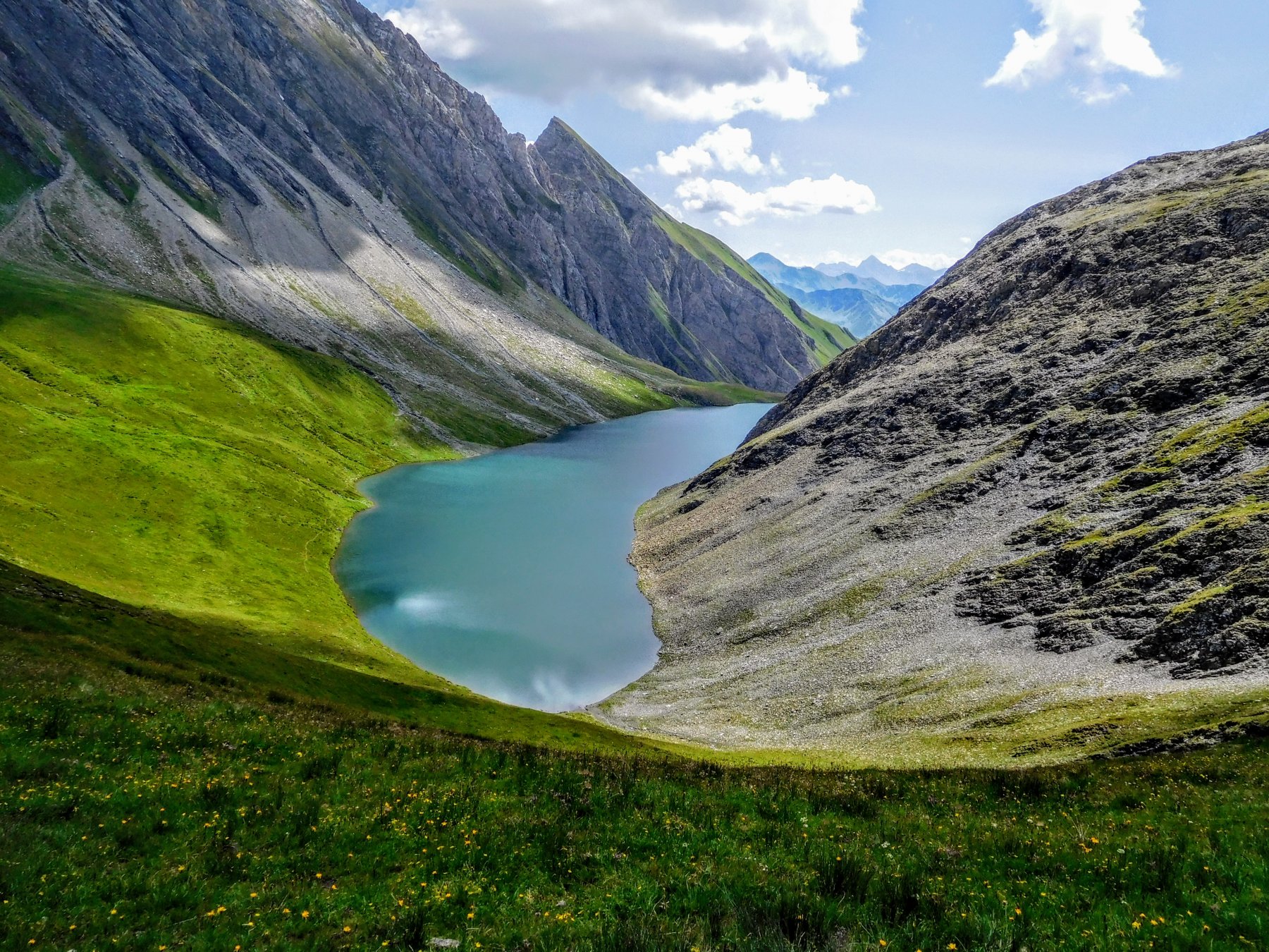 il lago Liconi visto dal colle