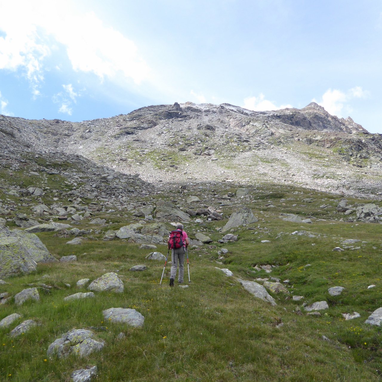 colletto da raggiungere a sx e cima a dx della foto