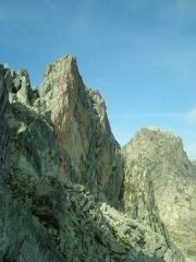 la placca della cima Emma con il tracciato della variante 