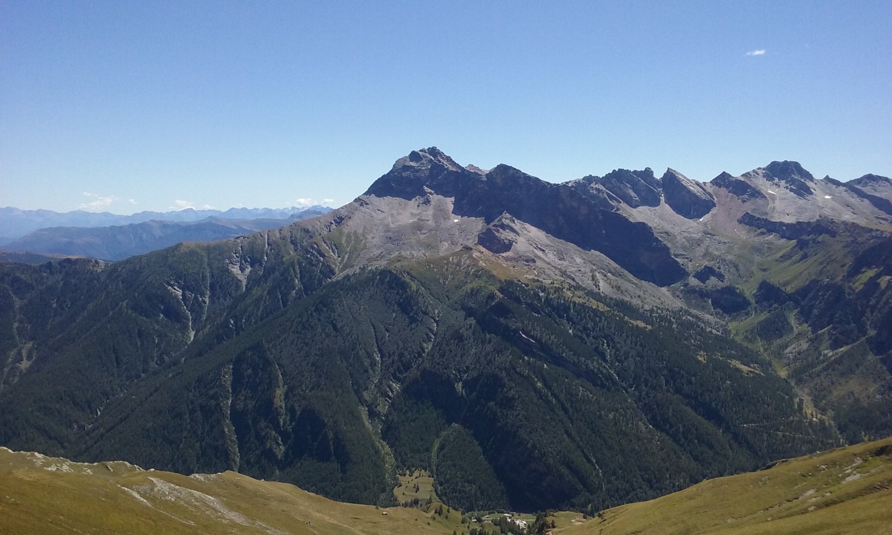 Il Pelvo d'Elva e la Valle di Bellino dal Colle di Bondormir