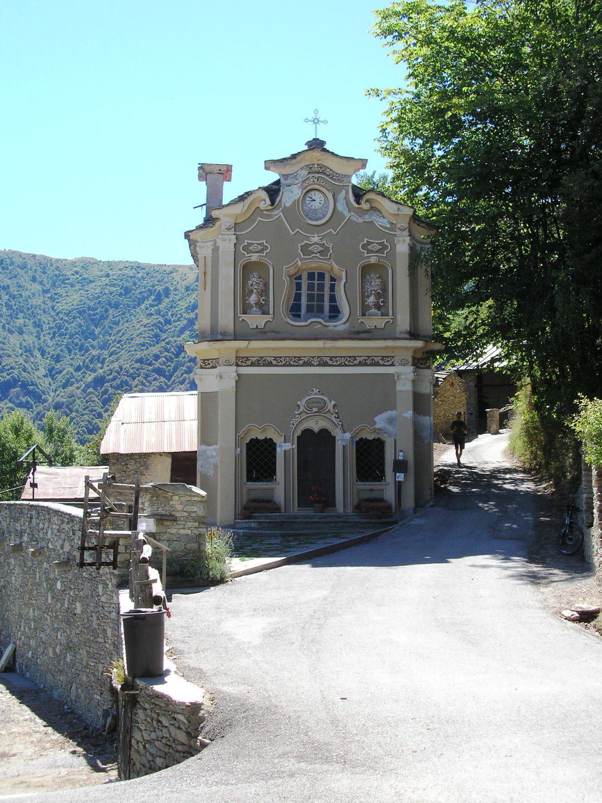 Chiesa in frazione Sant'Anna