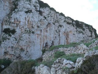 A dx l'antro, a sx il Paretone