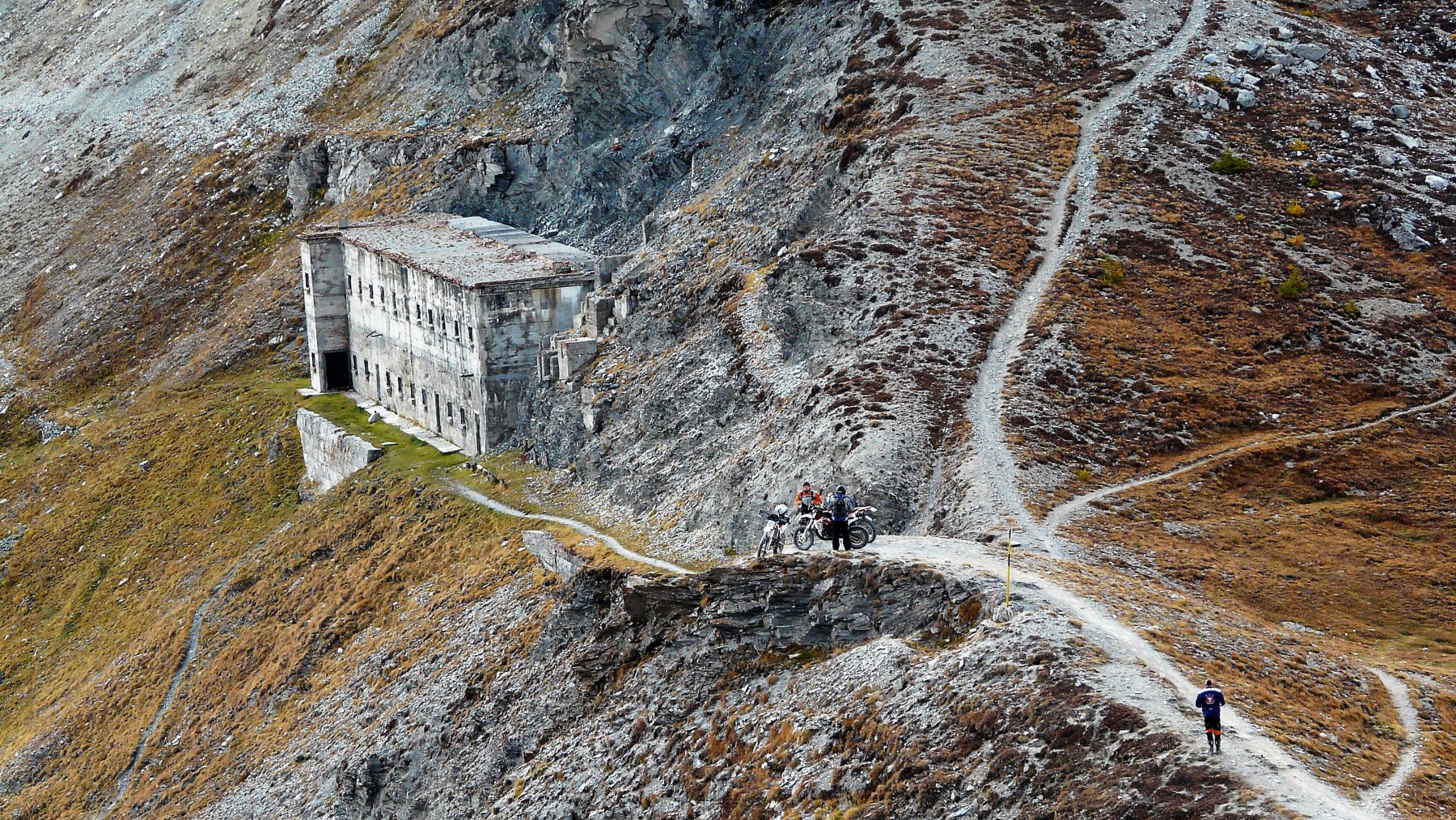 Motociclisti olandesi al Passo della Mulattiera