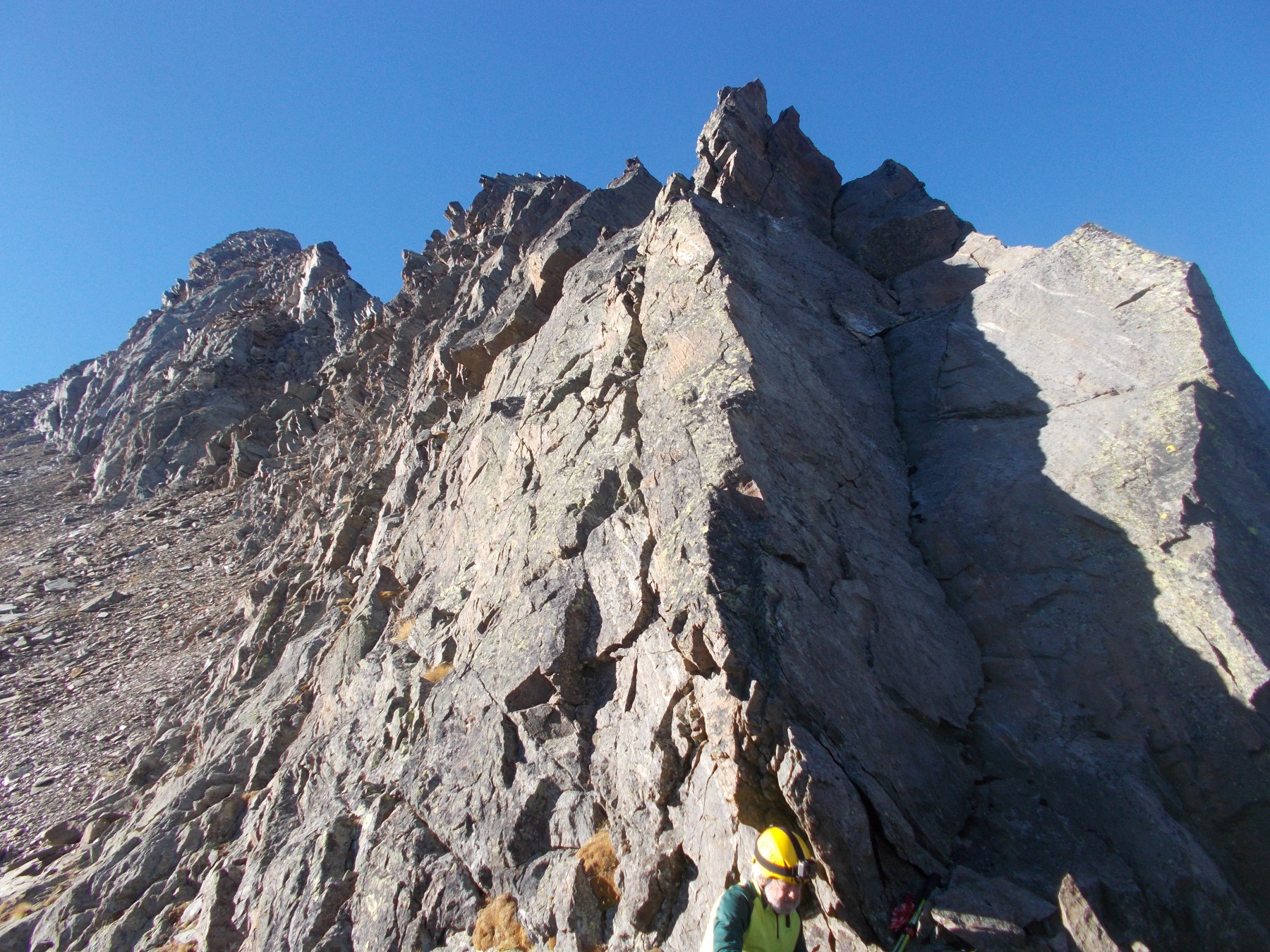 la cresta nord della Valmiana dal colle Grandzetta..suscita qualche timore guardarndola..