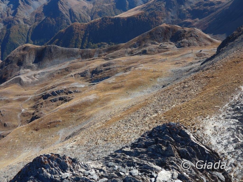 Il pendio di salita all'Incianao col canale diagonale che parte dalla stazione a monte degli impianti