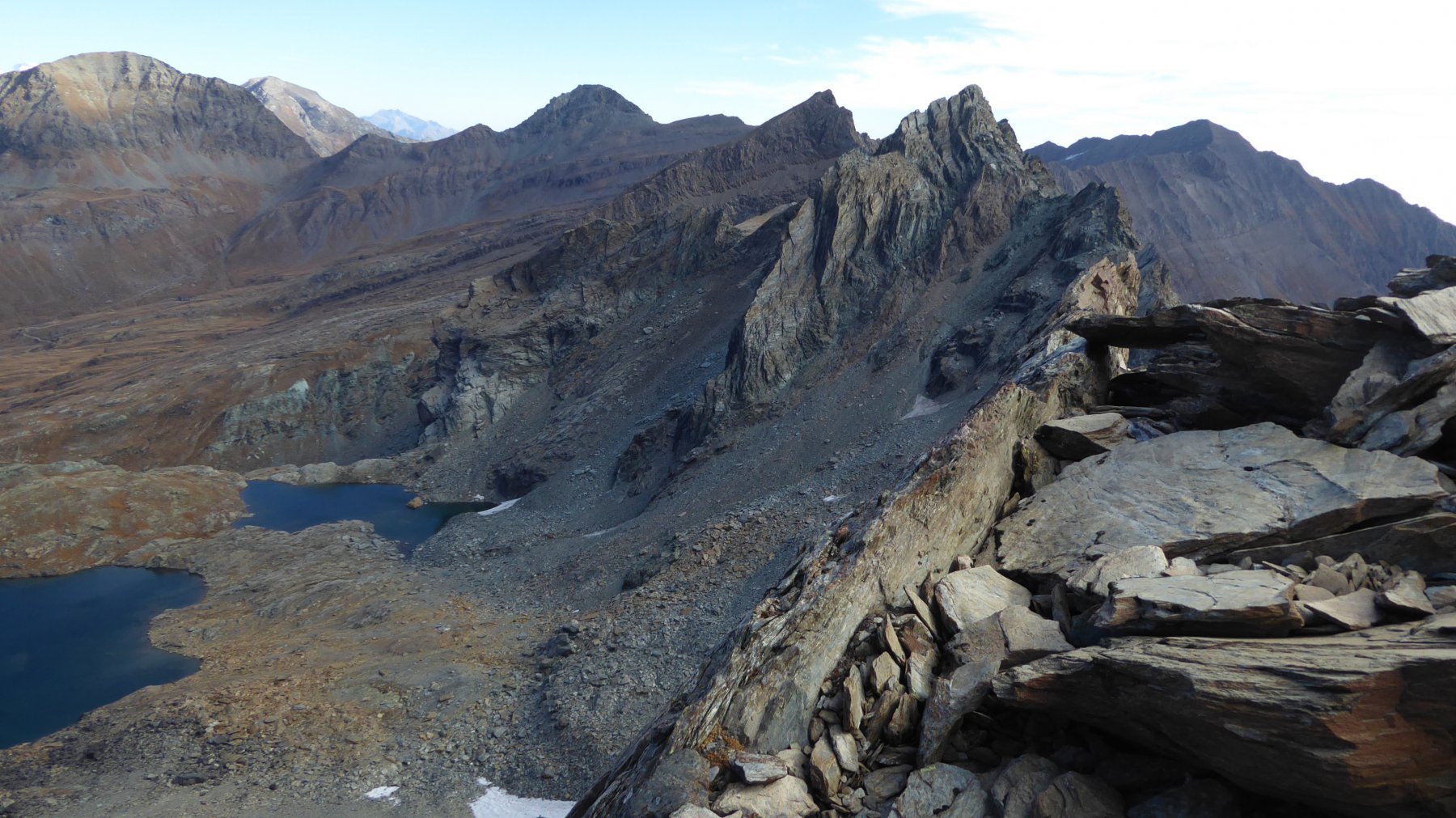 Dall'insellatura: verso est...