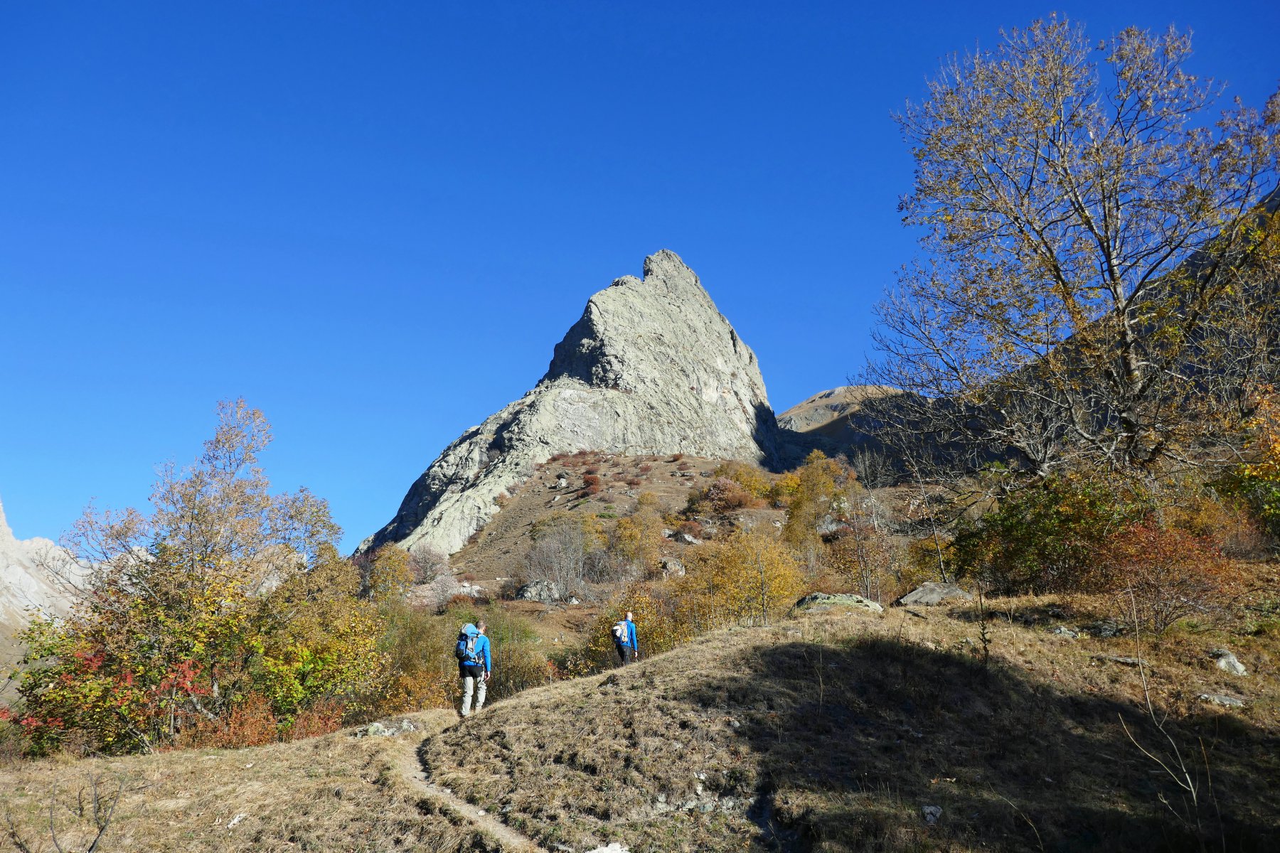 In salita verso la Rocca Provenzale