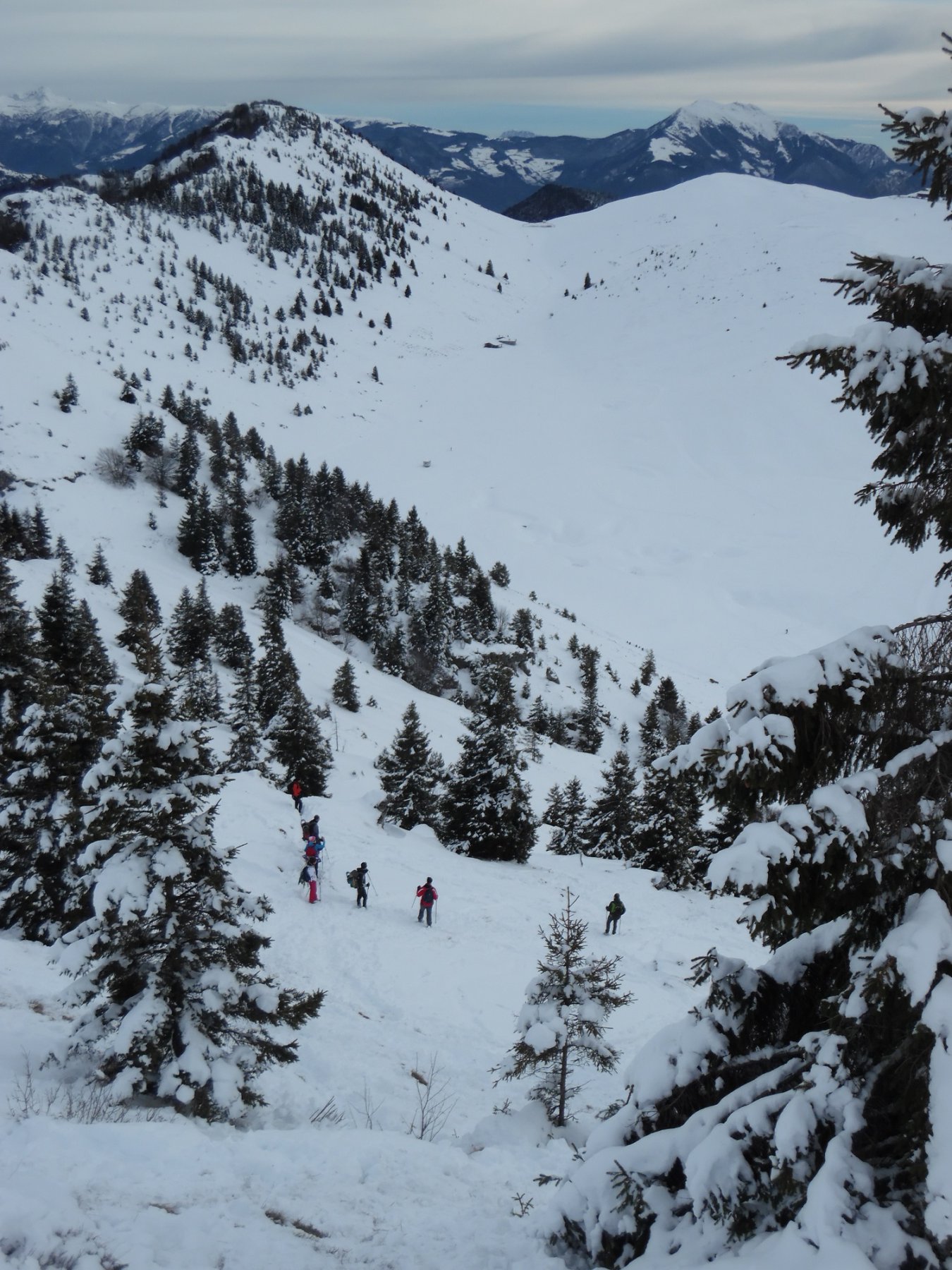 Dalla salita al Formico. La Montagnina e la Conca del Farno