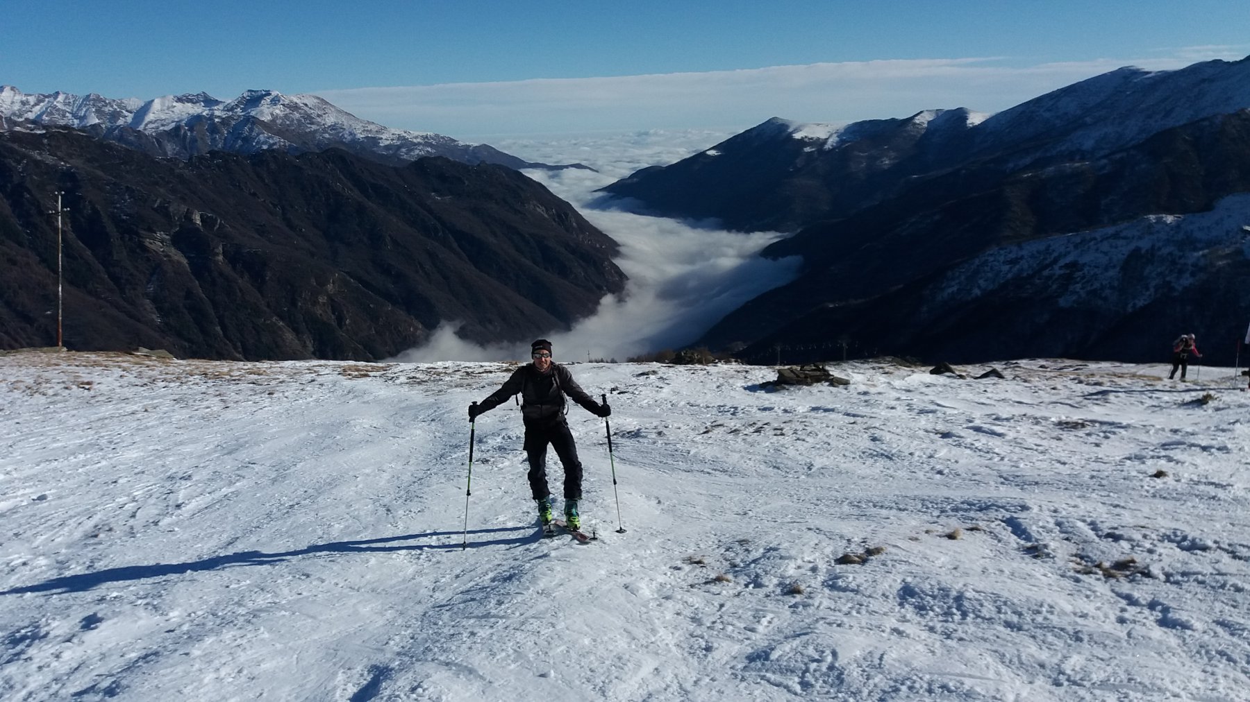 Giornata soleggiata con nubi fitte sulla pianura